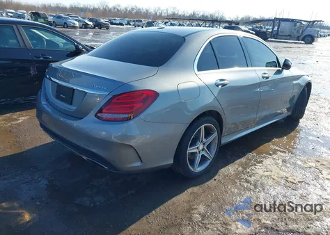 2016 Mercedes-Benz C 300 Sport 4Matic z USA, uszkodzony, nr VIN 55SWF4KB1GU166150